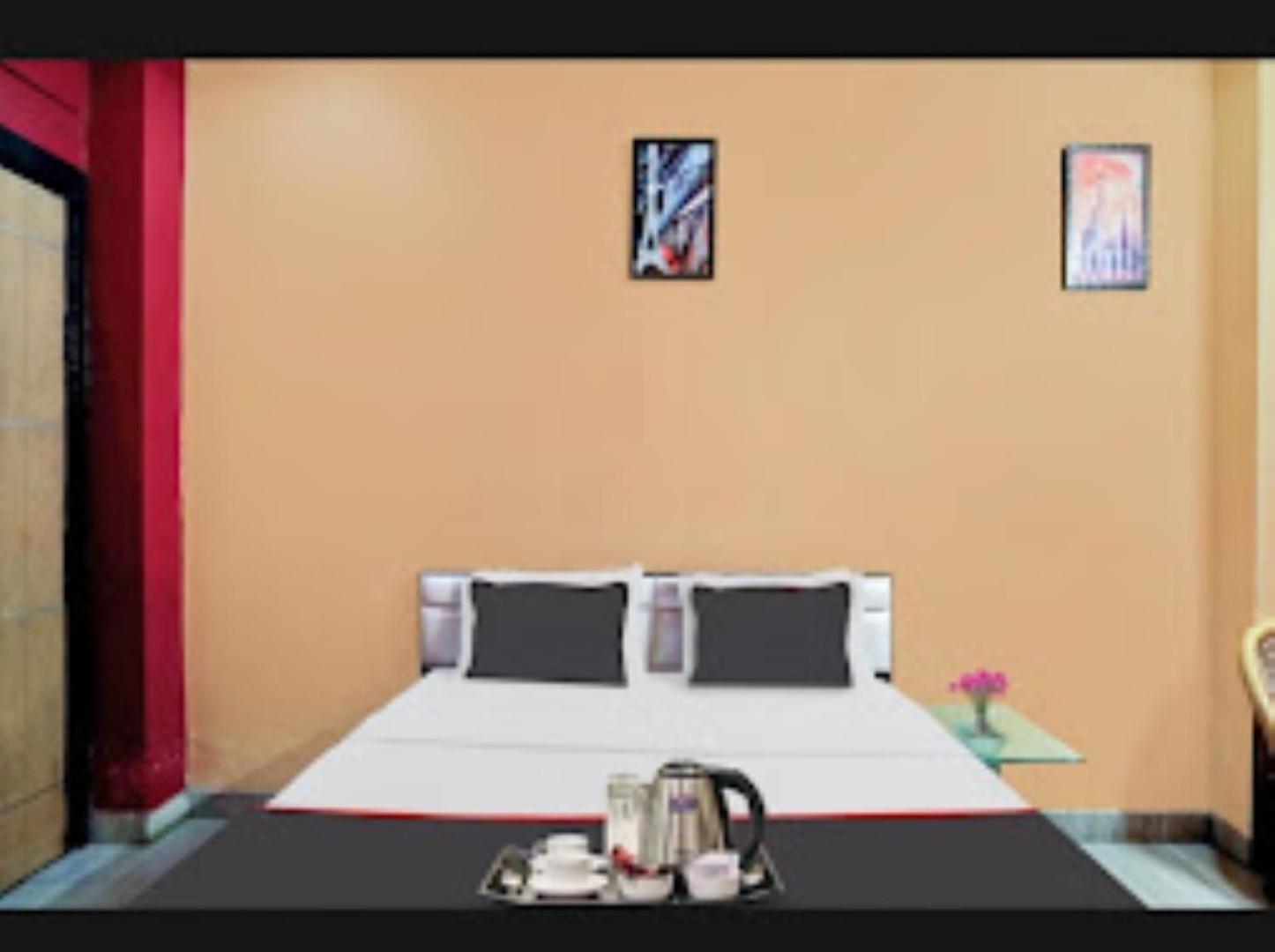 Chirag Hotel,Ghaziabad Ngoại thất bức ảnh